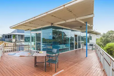 Image de The Glass House - Front Row Luxury with Uninterrupted Ocean and River Views