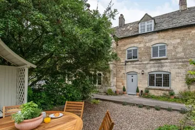 Image de 3 Bed in Stroud (oc-85394)