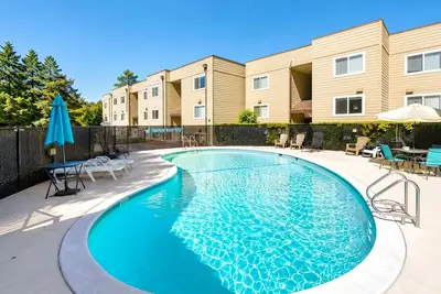 Image de Beautiful 2 bed / 2 bath near Magnuson Park. Comfortable King & Queen beds.