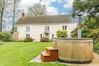 Image de 4 Bed in Tiverton (oc-82433)