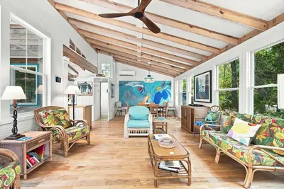 Image de One-of-a-Kind Artist Retreat, 4Min Walk to Beach