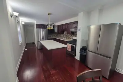 Image de Downtown toronto Bathurst/Dundas 6 bed 2 bath unit near grocery & public transit