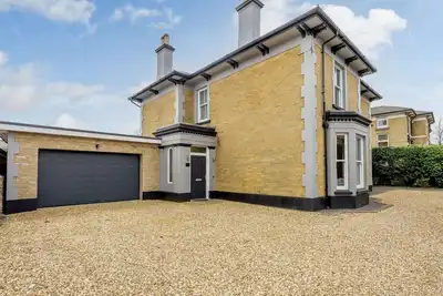 Image de 5 Bed in Sandown (oc-87008)