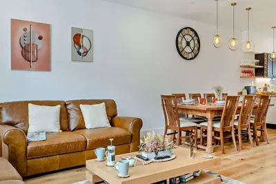 3 Bed in Brixham (oc-92821)