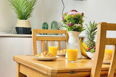 Image de Stylish 3 bed house near city centre - Sleeps 8