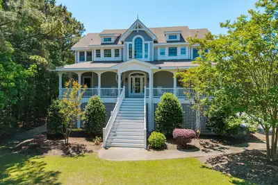 Image de Sweet Retreat: Soundside w/Views, Private Pool, Hot Tub, Elevator, Pool Table