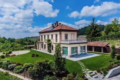 Villa Leolo in Monforte d'Alba, , Piemonte