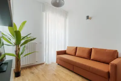 Image de A modern 53 sqm apartment, ideal for 4 people, located on the first floor of a building with an elevator. The property is situated in the charming Porta Romana district; the city center is easily accessible via various bus and tram lines, as well as the