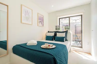 Image de Elegant Flat with Pool Near Airport by HostWise