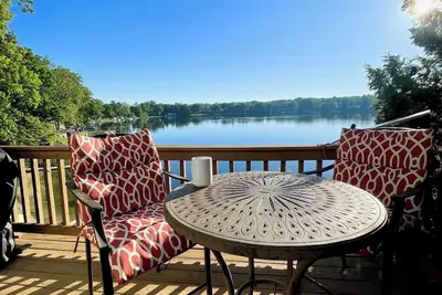 Image de Clear Sky Cottage on Lost Lake - Gorgeous 3 bed/2. 5 bath Lakefront Home
