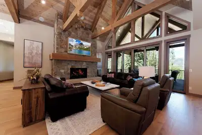 Image de Ultra Luxury Mountain Retreat on 9 Acres - 4 Miles to Purg - Hot Tub/Bbq/Ac