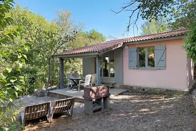Image de Chalet « Confort Piscine Partagée » avec piscine, terrasse communes et Wi-Fi