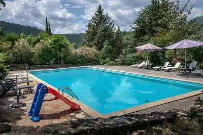 Image de Chalet « Confort Piscine Partagée » avec piscine, terrasse communes et Wi-Fi