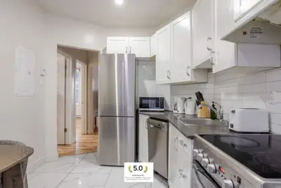 Image de Warm & Inviting Montréal Stay