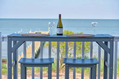 Image de Luxury Bayfront Retreat//Private Beach, Pier & panoramic water views