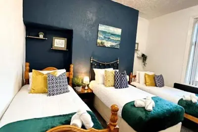 Image de Designed for Team Stays | City Centre | Sleeps 9!