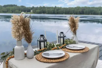 Image de Stunning Lakefront Haven with Private Dock and Hot Tub