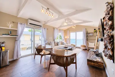 Image de 4Bd Beach House on the Sand with Tennis Courts & Pool