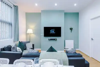 Image de 4 Bedrooms | Groups | Spacious