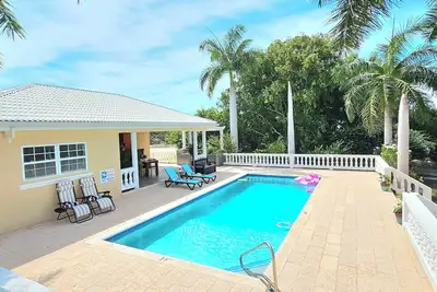 Image de Cozy Private 1-Bedroom Cottage With Pool, Near Beach, Restaurant and Activities