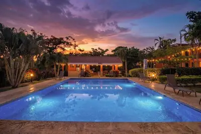 Image de Beachy 2br Condo with Pool • Walk to Coco Beach