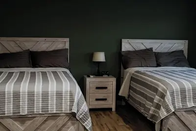Image de Welcome to the Strongs Room at U. P. Trails Getaway