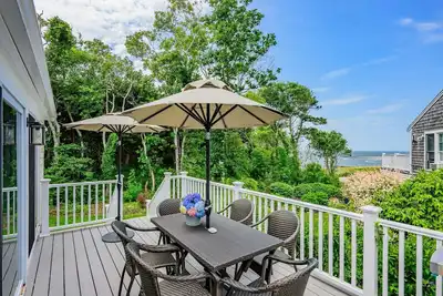Image de Close to private beach with ocean views