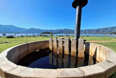 Image de Lakefront Aculeo: Fast Wifi, Pool & Wood Hot Tub