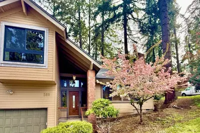 Image de Super comfy 3000 sq ft 4 bedrooms, Deck, Ev Charger