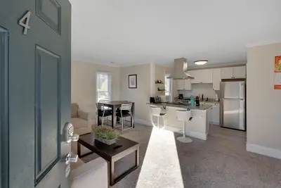 Image de 2br Durham Central Furnished Apartment w/ Internet