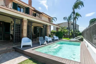 Image de Villa à Brucoli avec 4 chambres à coucher, 10 couchages