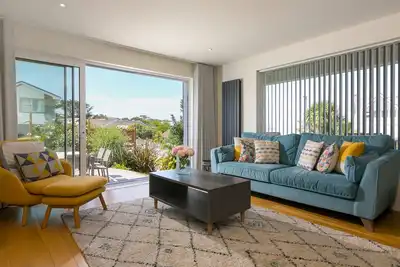 Image de Secret Beach, Carbis Bay – Sleeps 6 – Sea Views – Dog Friendly –Parking