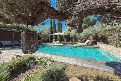 Image de Villa récemment rénovée avec jardin fantastique non loin des plages de Gigaro
