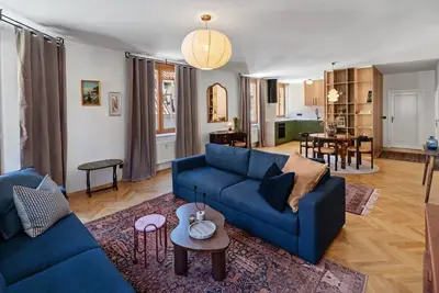 Image de Elegant Lesser Town Apt. with A/C, Balcony & Free Parking by EasyBNB Premium