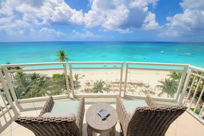 Image de Beachcomber 37 by Grand Cayman Villas