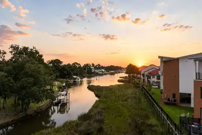 Image de 3000 Blue Lagoon B | Steps from Beach, Lagoon Views + Amenities