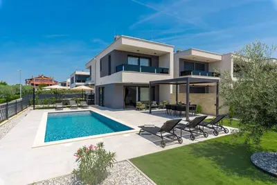 Image de Casa Angelus – Modern Holiday House with 3 Bedrooms & Private Pool in Novigrad