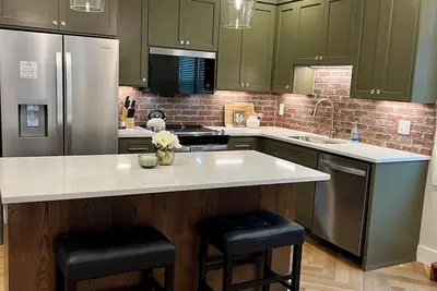 Image de Charming Downtown Greer Retreat