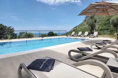 Image de Exclusive luxury villa with a private pool and a view of the Adriatic Sea