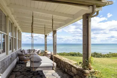 Image de Oceanfront Home w Private Beach!