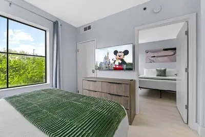 Image de 2br Suite Near Universal w/ Pool & Gym