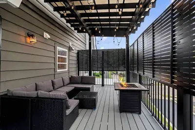 Image de Brand New 3bdr | Downtown Ardmore | Deck | Parking