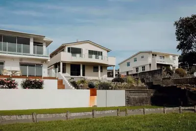 Image de Oceanfront Retreat - Beach Access - 2br Bell Block