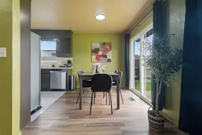 Image de Juniper Retreat | 2br, 2ba & Local Coffee