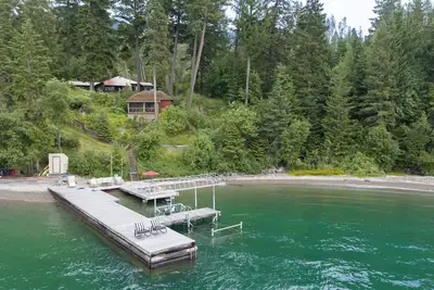 Image de New! Entire Lakeside Estate on Flathead Lake | Private Beach, Dock & Cherry Orchard