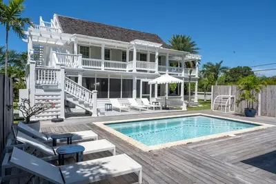 Image de Elegant Historic Villa with Private Pool, Golf Cart, Walk to Town and Beach