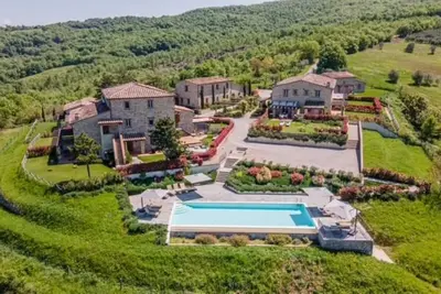 Image de Heated Infinity Pool | Restored Farmhouse & Views