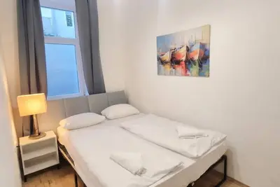 Image de Cozy 1br Apt with Living Room & Garden