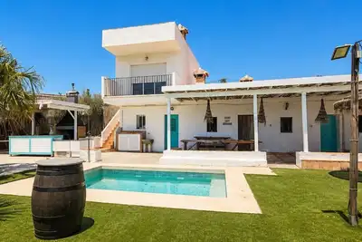 Image de Maison de campagne « Burraca Oasis à Cártama » avec vue montagne, piscine privée et terrasse
