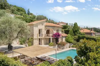 Image de Mas des Cigales – Vue village & piscine